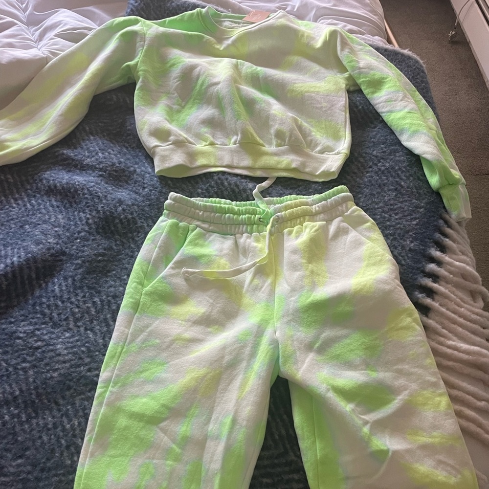 Tie dye PLT sweatsuit outfit